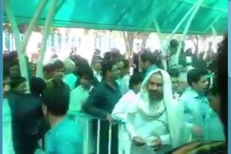 بدلیل نبود امکانات تخصصی؛ مردم بلوچستان جهت مداوای خود کاروانی به یزد و سایر شهرها سفر میکنند