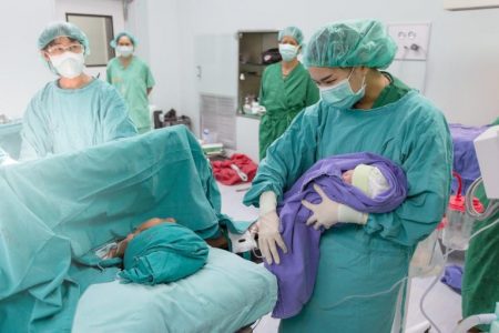 ماهانه بیش از 800 زایمان طبیعی و سزارین در بیمارستان رازی سراوان انجام می شود